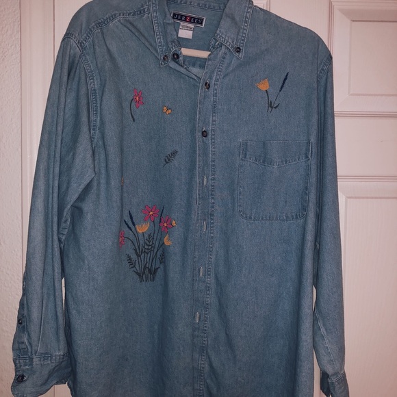 thrifted button down 🌸🌷💐 - Picture 1 of 3